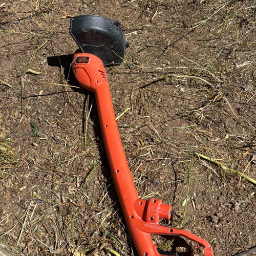 Black and Decker string trimmer like new, without string