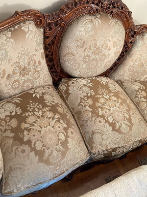 Baroque Sofa Set like new with 3-seat sofa, 2 armchairs and round table