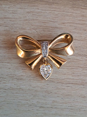 Pin with heart