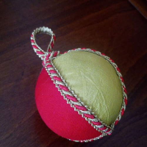Set of 4 handmade Christmas balls red gold like new