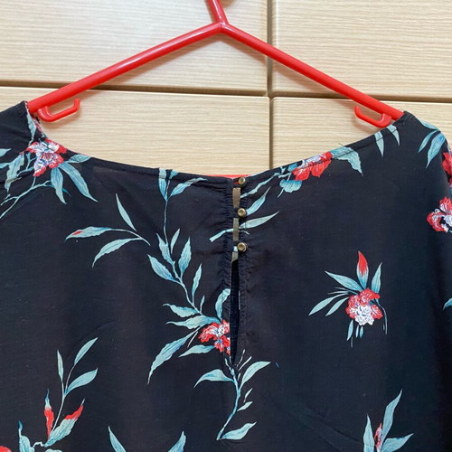 Zara viscose blouse new, size M, black and green