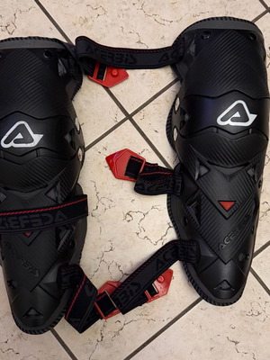 Acerbis Evo 3.0 protective knee pads used, barely worn
