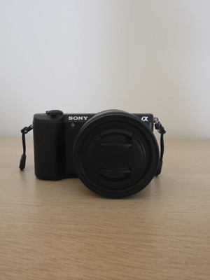 Sony a5100 with Sony PZ 16-50mm lens like new