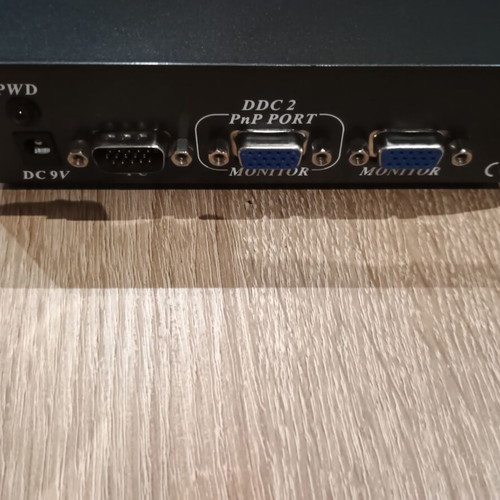 VGA video splitter like new, from one to two screens