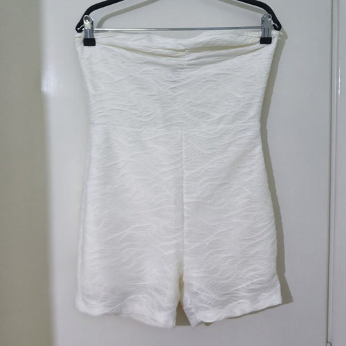 White all-in-one shorts with embossed designs Shein