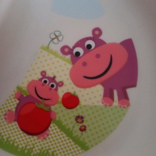 Children's plates set like new, 2 pieces with hippos and thermos feature