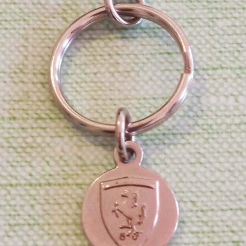 Ferrari Enzo Collectible Metal Keychain Shell V-Power 2007 like new
