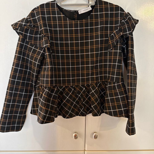 Zara blouse size M like new, winter fabric
