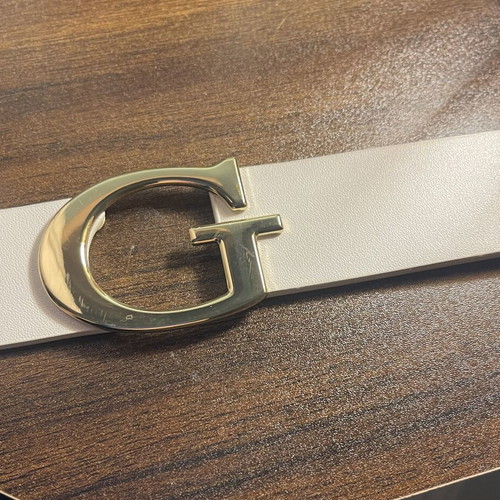 Guess white belt with gold details like new, size 85