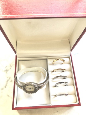 Women's watch with 6 interchangeable dials