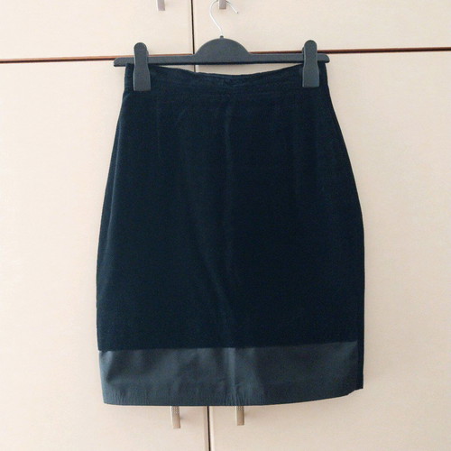 Kostetsos Vassilis velvet skirt used, size Xsmall, black