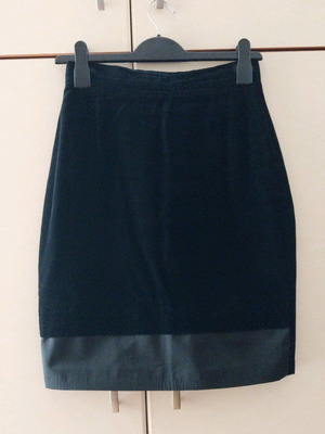 Kostetsos Vassilis velvet skirt used, size Xsmall, black