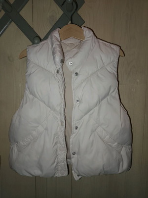 Zara sleeveless jacket 110 cm like new, beige