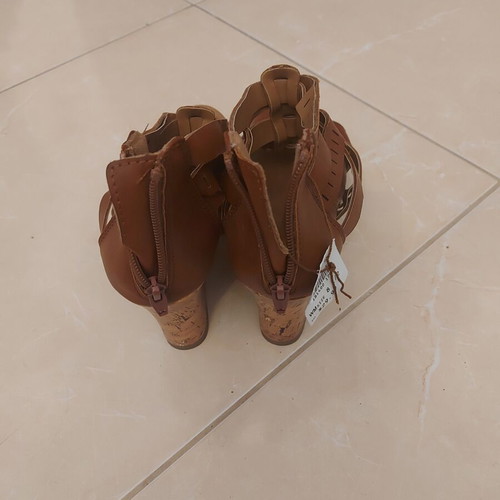 Sandals platforms new, brown, size 38.5