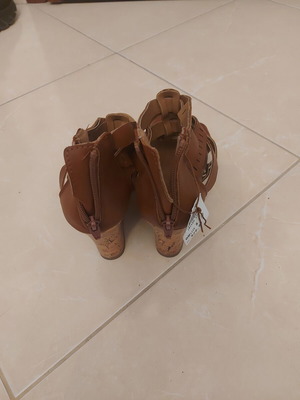 Sandals platforms new, brown, size 38.5