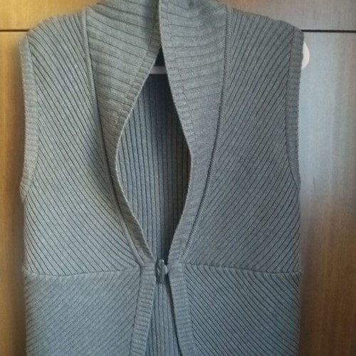 Cecil vest mocha color like new, knitted, size M-L