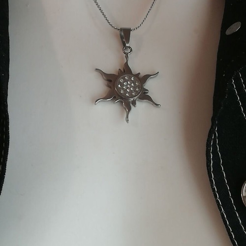 Stainless steel sun necklace with zirconia new