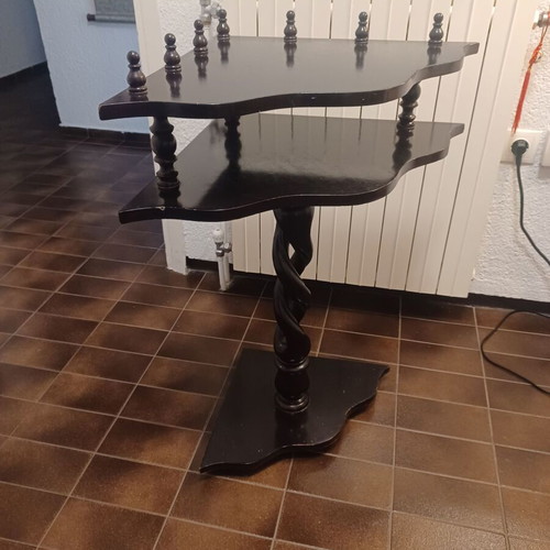 Corner coffee table like new with braided leg