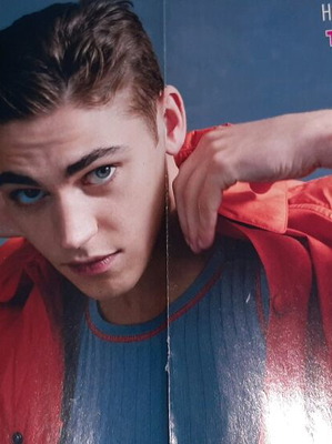 Αφίσα Hero Tiffin Fiennes με Kristian Kostov σαν καινούργια από το περιοδικό Teenage