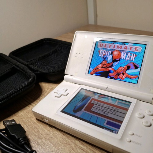 Nintendo DS Lite White like new with case and charger