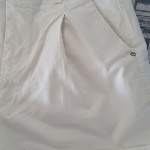 Lynne white shorts new, size XL