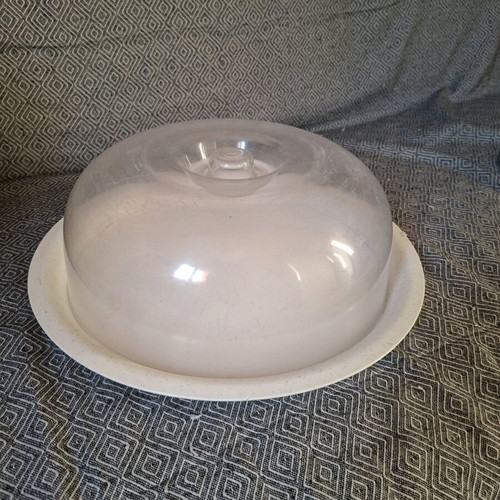 Plastic cake carrier used, base diameter 34cm
