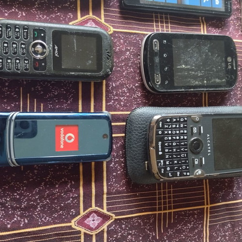 Vintage & Retro Mobile Phones Collection, pack of 32 including Nokia, Motorola, iPhone