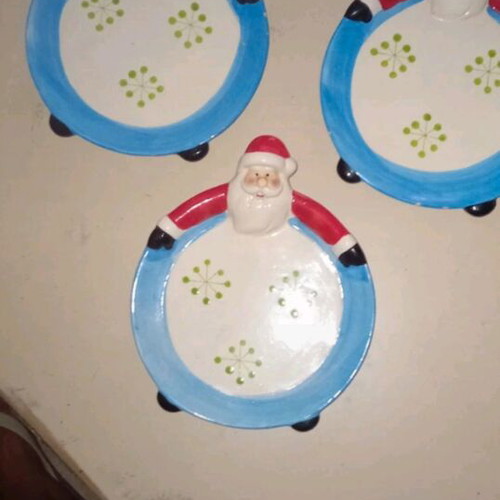 Santa Claus plates pack of 3 like new