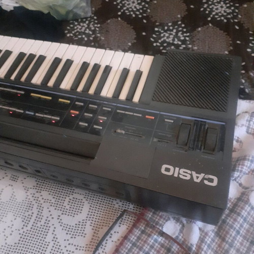 Casio Casiotone CT 5500 keyboard used with pedal and multiple rhythms