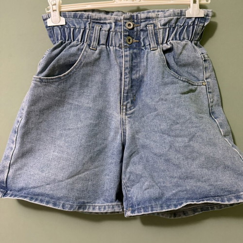 High-Waisted Paperbag Denim Shorts XS like new, blue washed