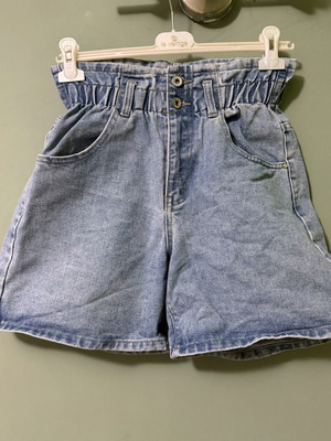 High-Waisted Paperbag Denim Shorts XS like new, blue washed