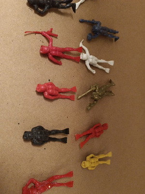Frogman figures used, set of 11, 5 and 7 cm