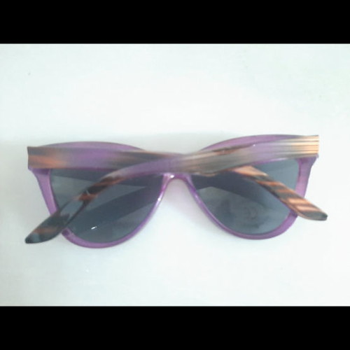 Sunglasses new with different frame colors
