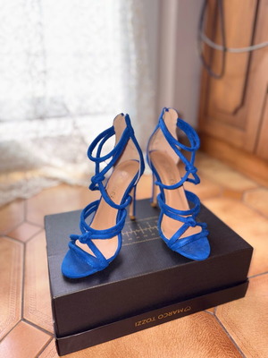 Blue suede sandals used with laces and thin heel size 38