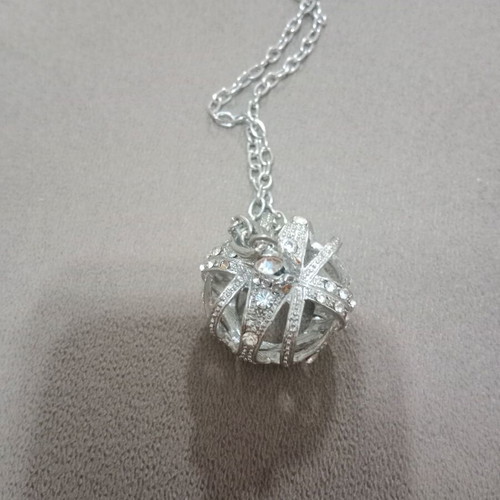 Crown necklace used, silver, 3D pendant with long chain
