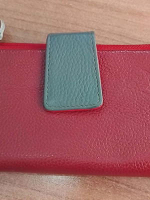 Leather women's wallet like new, red, 18x8 cm, many compartments