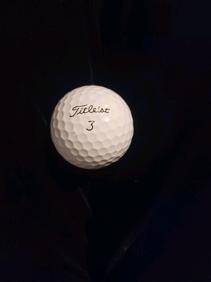 Titleist 3 golf ball like new