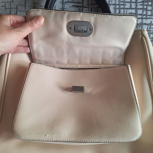 Handbag with shoulder strap used, Kem, beige and black