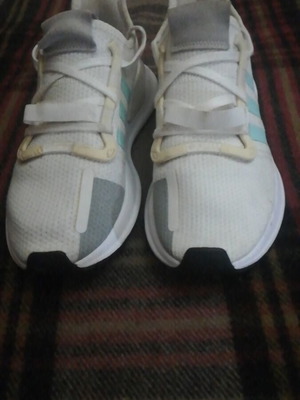 Αθλητικά Adidas 40 Νο σαν καινούργια, άσπρα και μπεζ