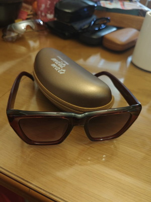 Women's sunglasses with case like new, brown