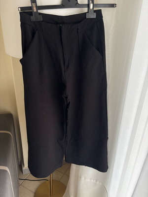 Stradivarius zip cullote black size XS like new