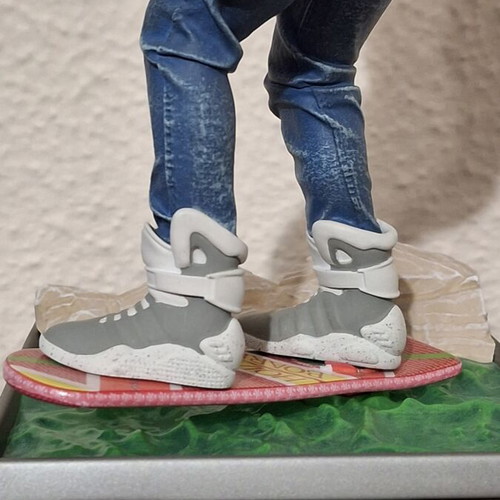 Marty McFly Hoverboard Statue Back to the Future II 1/10 Scale like new