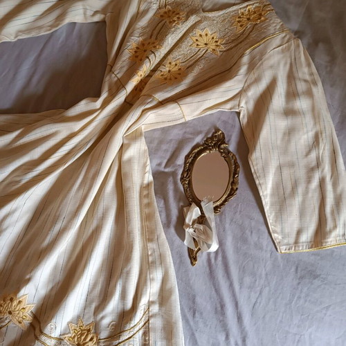 Vintage boho dress like new, size M with embroidered details