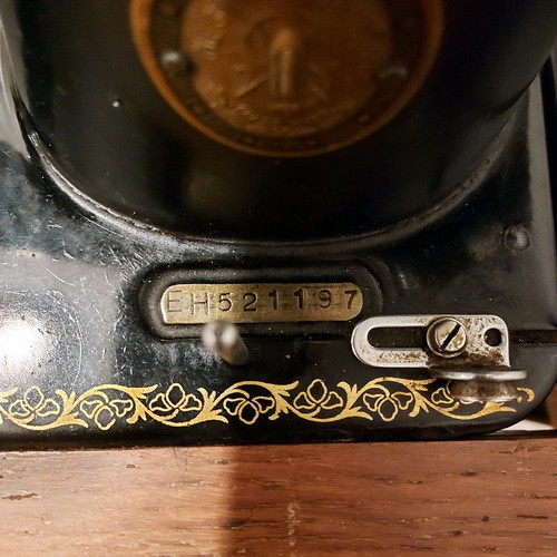 Singer sewing machine used in excellent condition