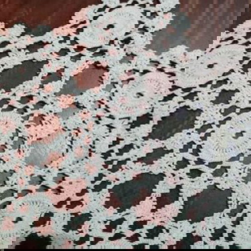 Τραπεζοκαρέ μεταχειρισμένο χειροποίητο σε βελονάκι, σχήμα ρόμβου 0,77x0,43