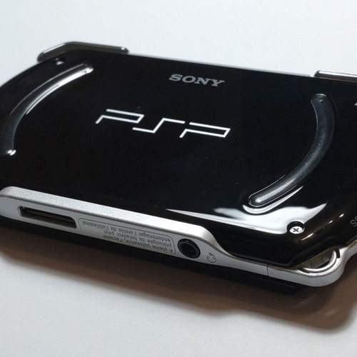 PSP GO console like new with original cables and 4GB memory card
