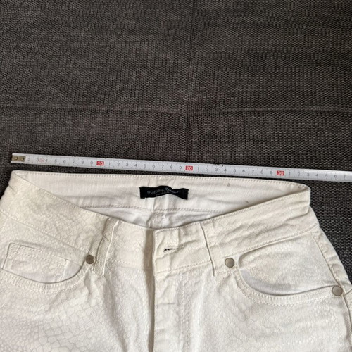 Guess by Marciano women's white jeans with snake print size S like new