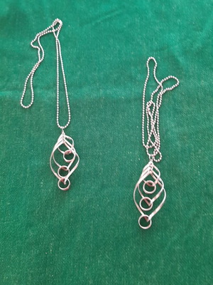 Necklaces like new, set of 2