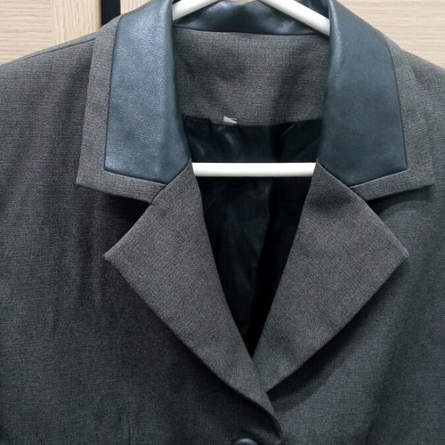 Grey jacket with leather details size L like new