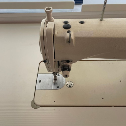 JUKI DDL-8700 Monoveline Sewing Machine like new, direct-drive motor
